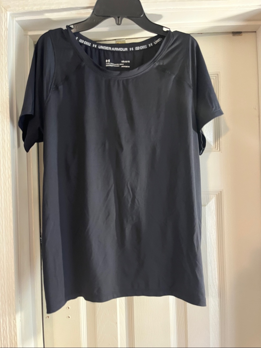 Under Armour Black Short Sleeve Athletic Tee. Heatgear. ISO-CHILL LARGE